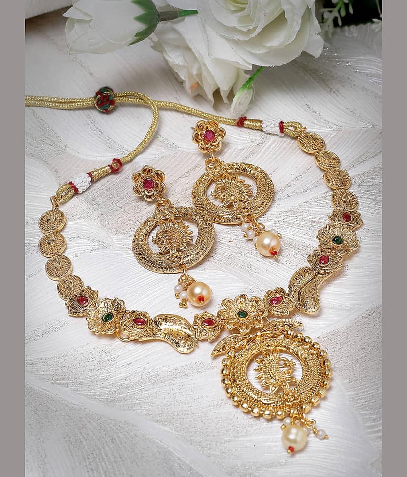 Sukkhi - Gold Alloy Necklace Set ( Pack of 1 )