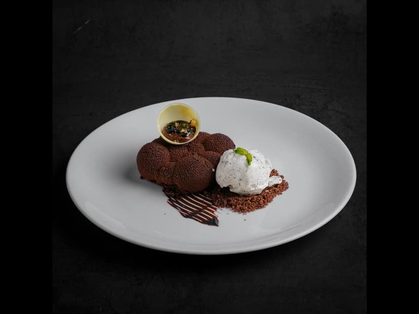 Belgium Chocolate Cake With Ice Cream
