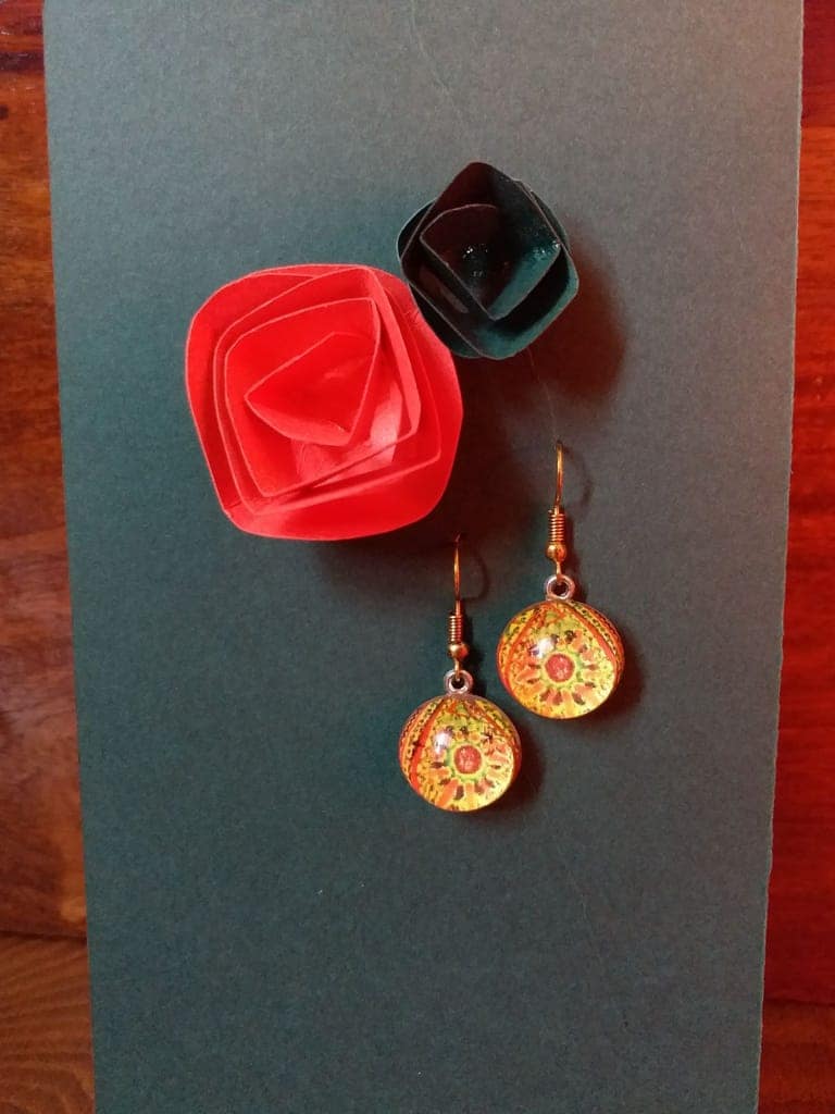 BE ADORNED LITTLE CIRCLE GLASS EARRING