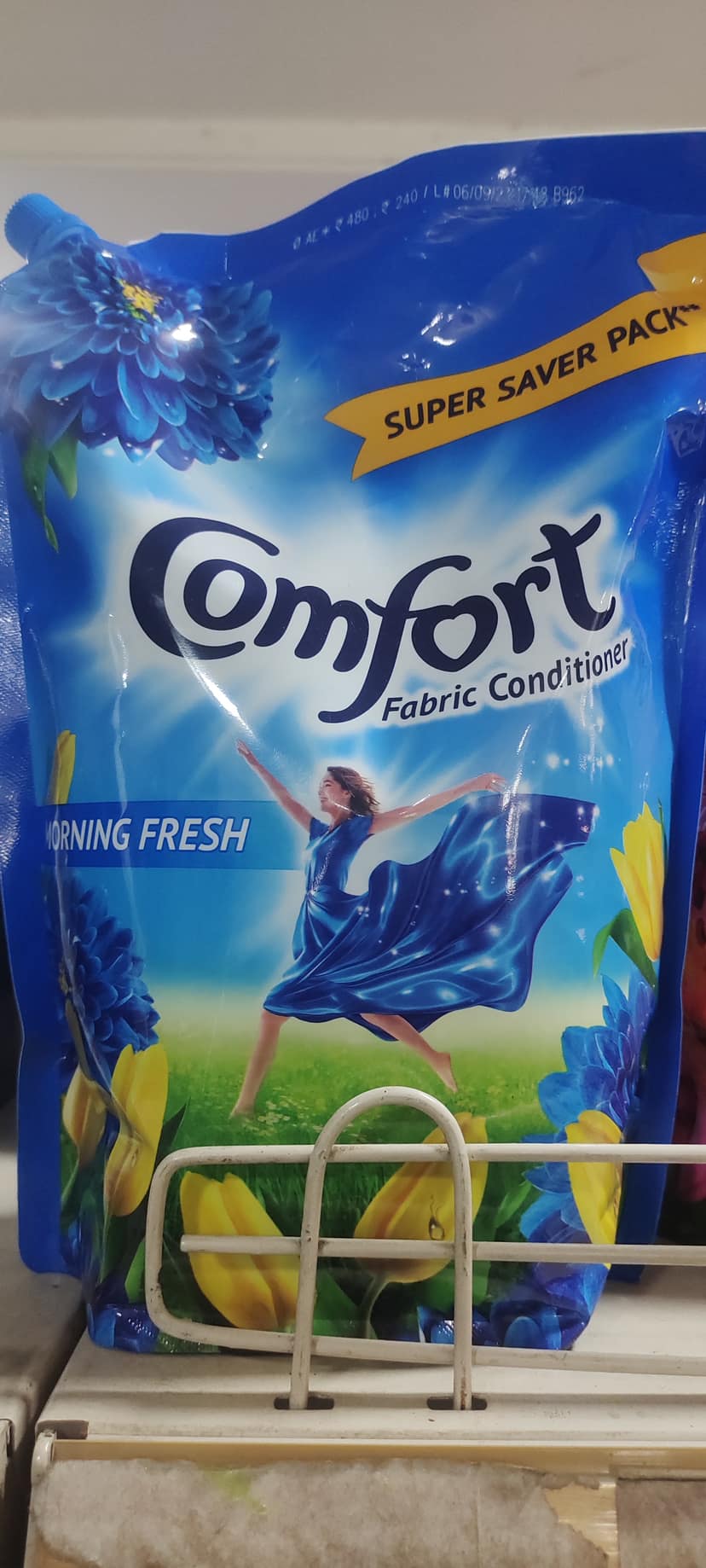 Comfort fabric conditioner blue pouch