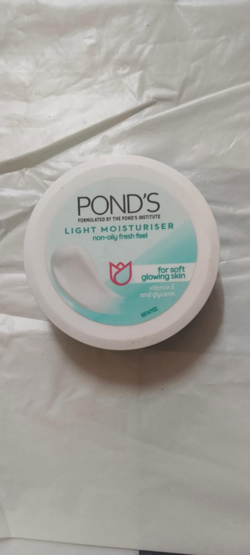 Pond's Light moisturiser Glowing sken