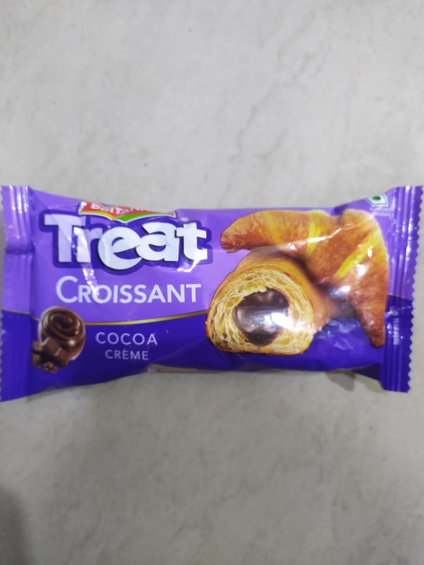 Britannia Treat Croissant cocoa creme