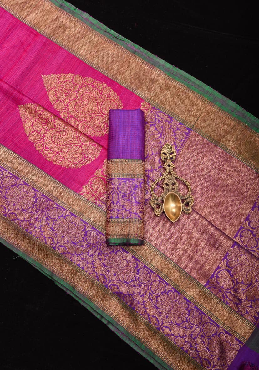 Pre-Order Stunning Pink Dual tone Dupion Banarasi Silk Saree with large Antique zari motifs and Two Tone Border | SILK MARK Certified view 9