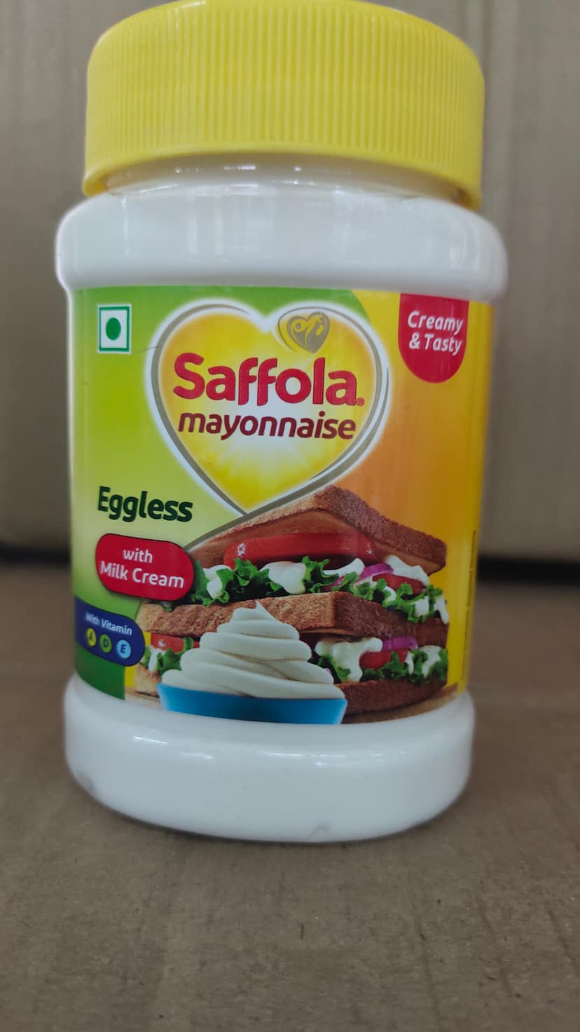 Saffola Mayonnaise Eggless - Extra Creamy & Tasty, Smooth & Thick Texture jar