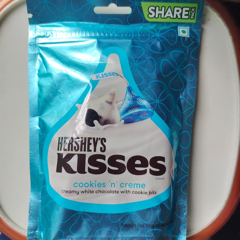 Hersheys Kisses cookies N cream- Rich Flavour, 100.8 g