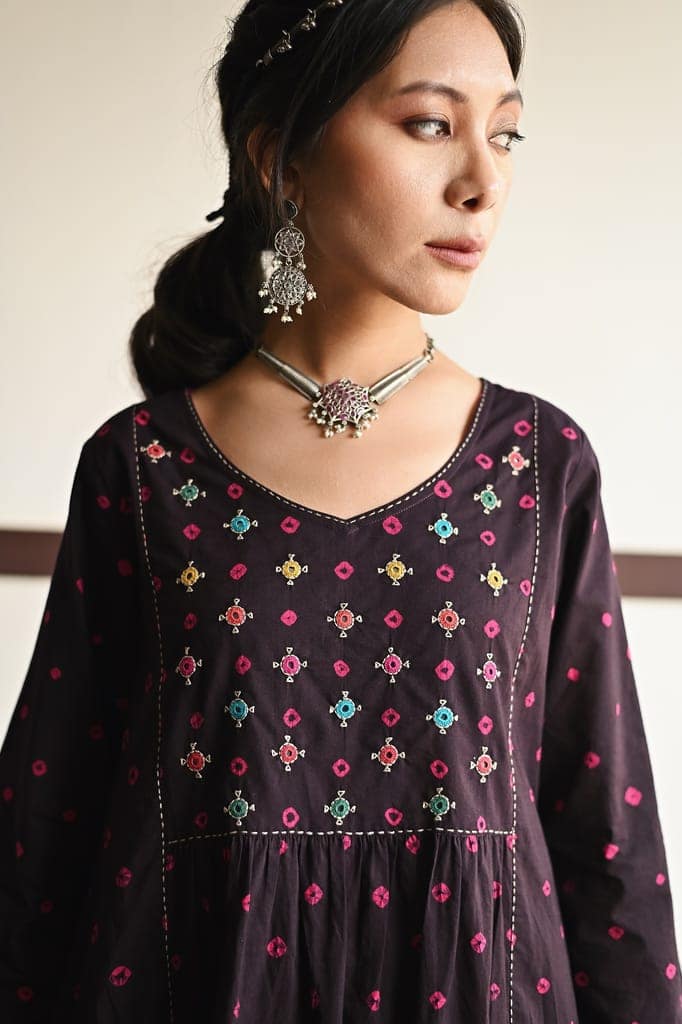 Kaanch Round Neck Bandhej And Embroidered Black Kurta view 4