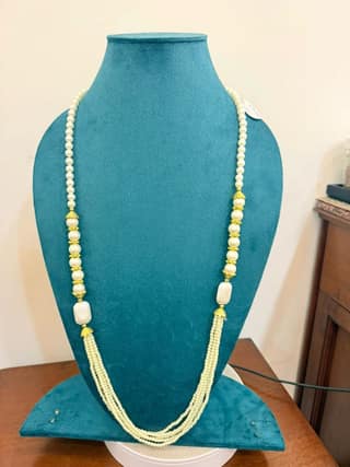 traditonal layered white and gold unisex moti pearl neckalce with bead details