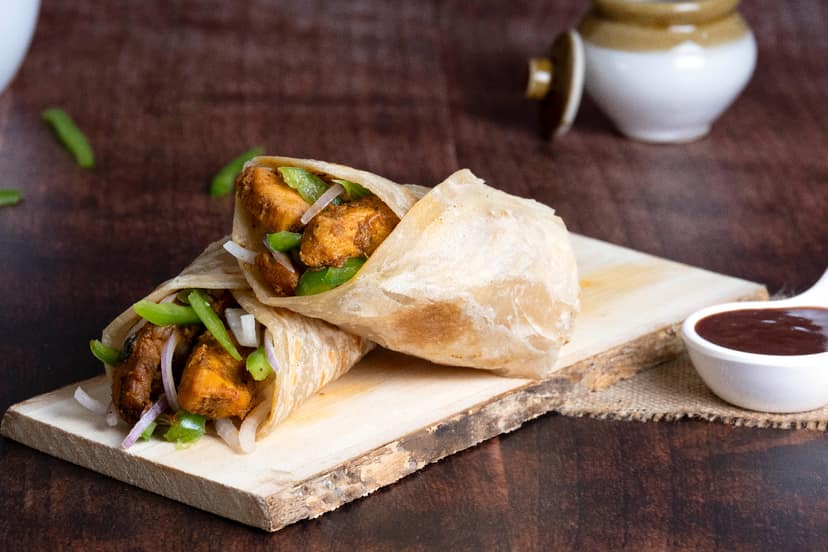Bhuna chicken wheat roll