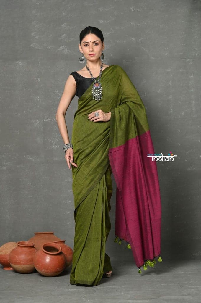 Tyohaar ~ Pure Mul Cotton Handloom Saree ~ Mehendi Green view 4