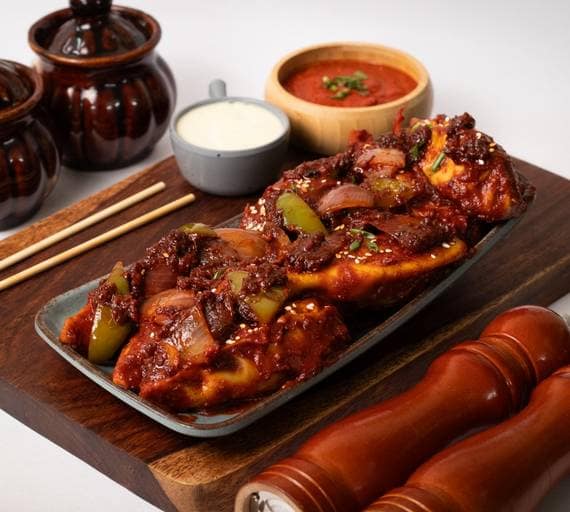 Chicken Chilli Garlic Pan Fried Momos [6 Pcs]