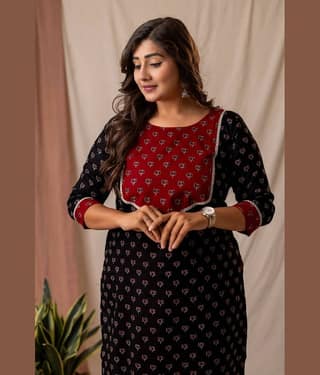AMTHI Women Cotton Self Design A-line Kurti ( Black )
