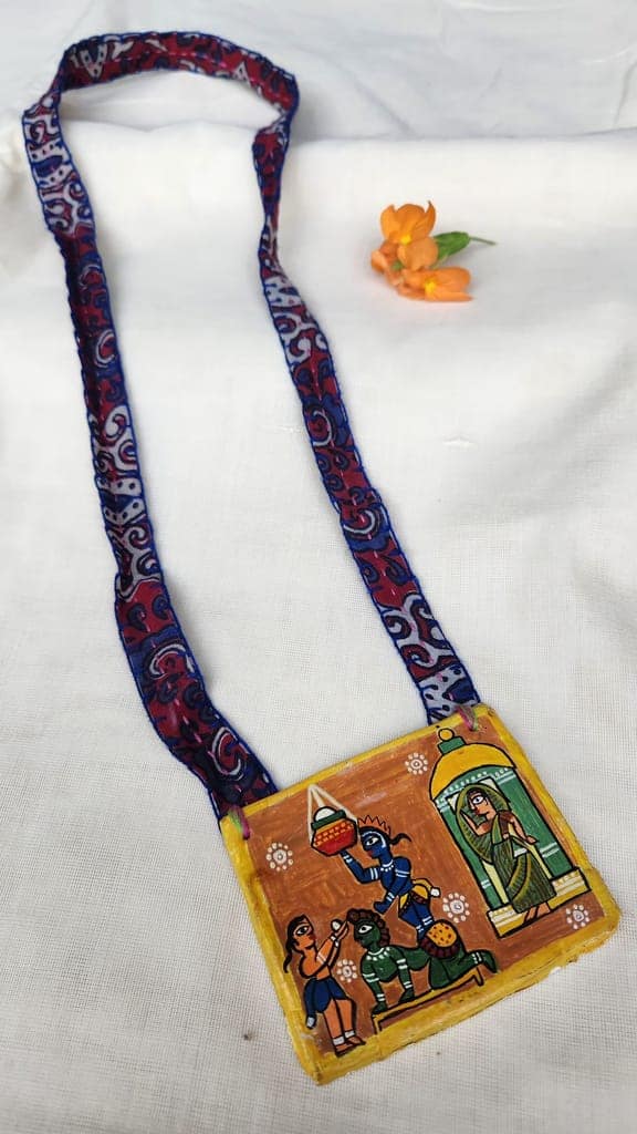 Handmade pendant necklace with hand painted Madhubani art pendant view 4