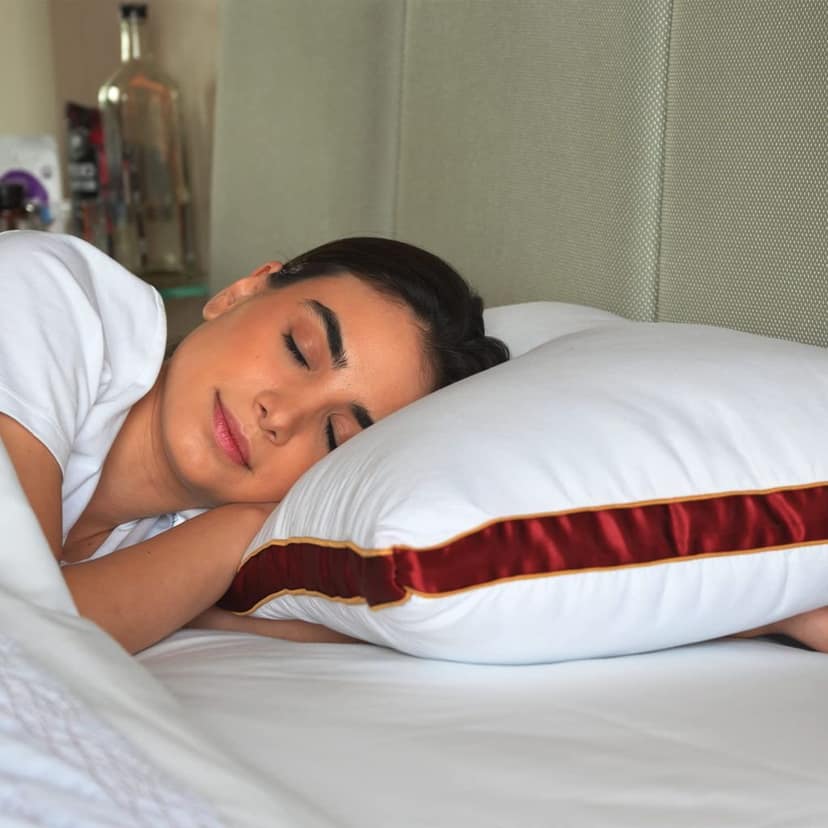 Sleepsia Microfiber Bed Pillow for Sleeping - Down Alternative Ultrasoft Cotton Washable Pillow with Satin Gusset- Queen (Red, Pack of 1)
