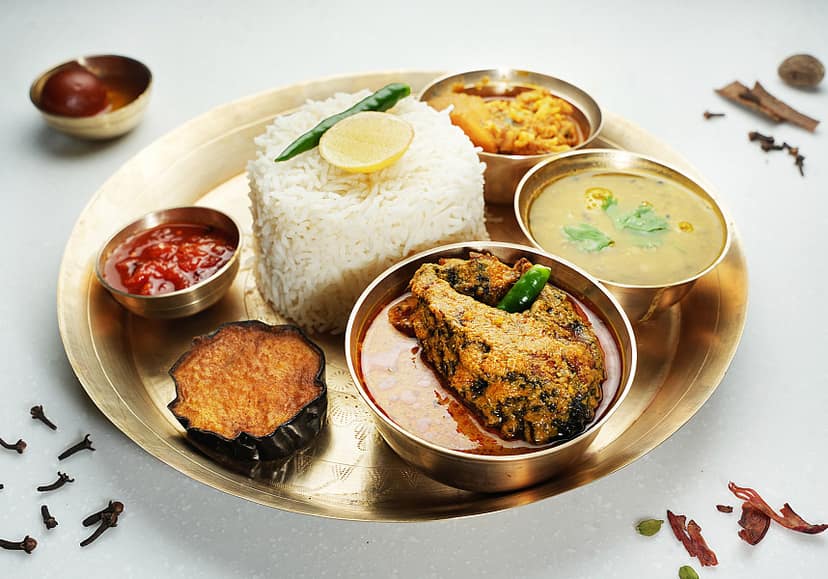 Bengali style fish kalia thali (1pc)