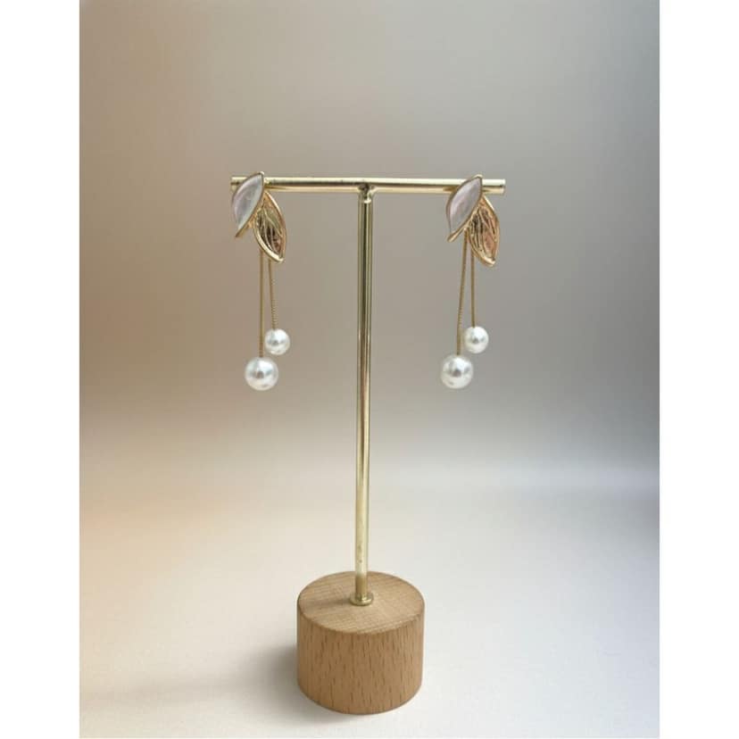 Earrings Leaf Motif view 2