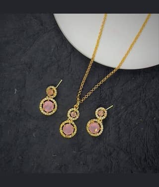 AKLINA Pink Alloy Necklace Set ( Pack of 1 )