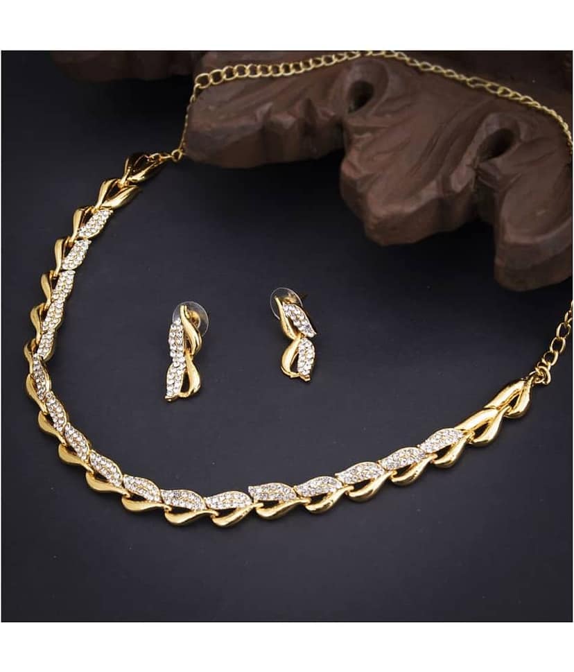 Sukkhi - Gold Alloy Necklace Set ( Pack of 1 )
