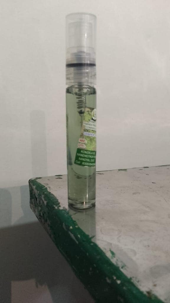 Geranium Oil view 2