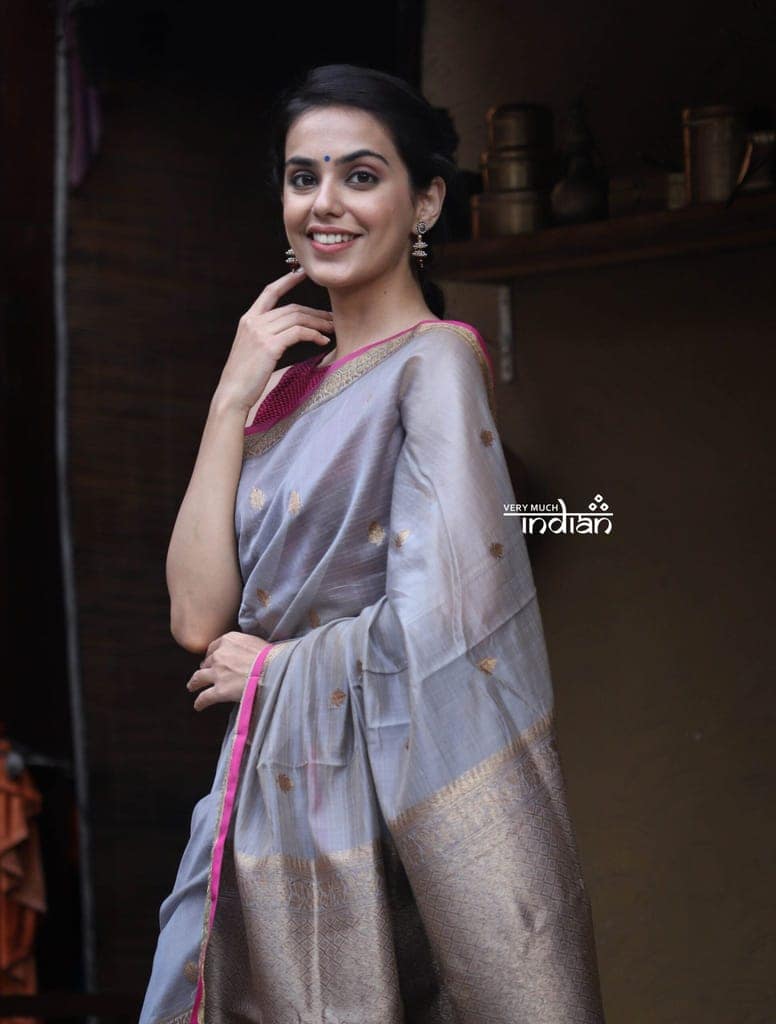 Utsaav ~ Banarasi Pure Cotton Silk Chanderi Handloom in Beautiful Grey and Pink with Subtle Zari view 4