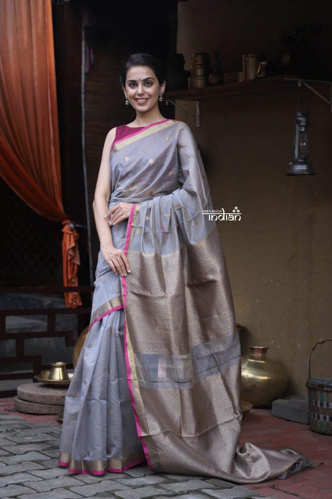 Utsaav ~ Banarasi Pure Cotton Silk Chanderi Handloom in Beautiful Grey and Pink with Subtle Zari view 5