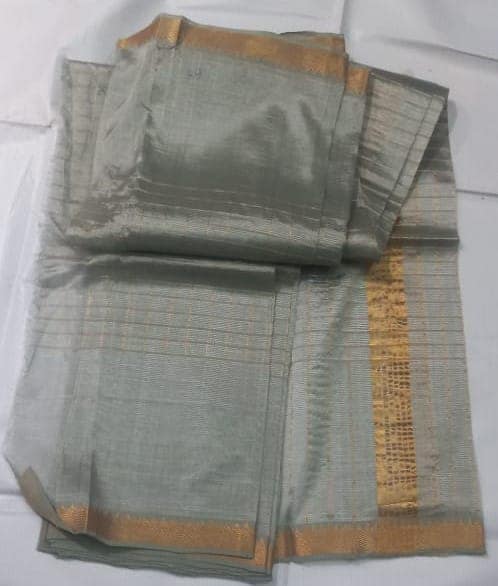 Green And Gold Silk Saree With Blouse Piece view 3