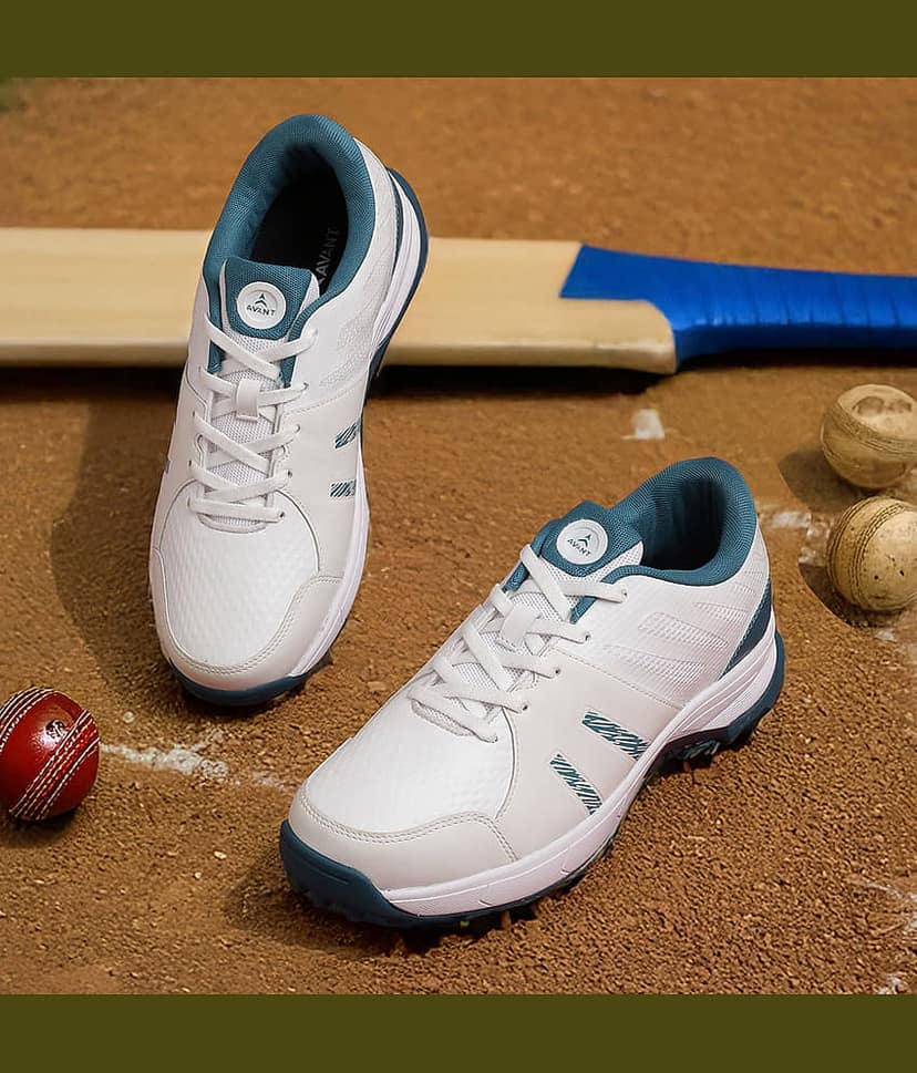 Avant Outfield White Cricket Shoes view 2