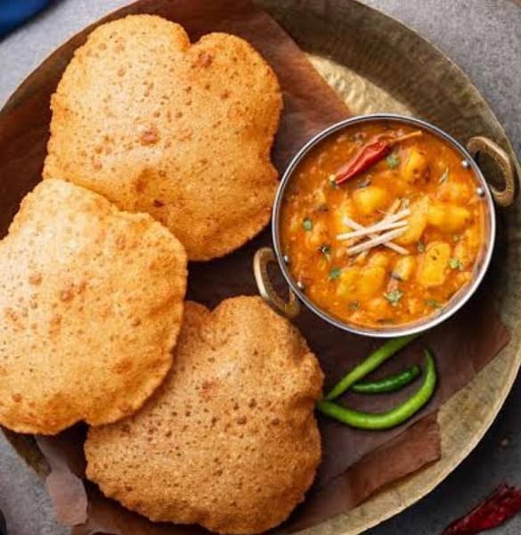 Poori sabji with curd(5pcs)