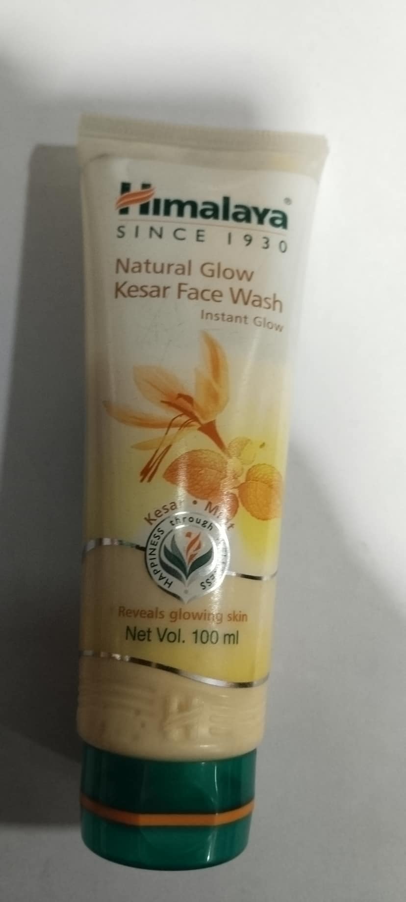 Himalaya Natural glow Kesar face wash Instant glow