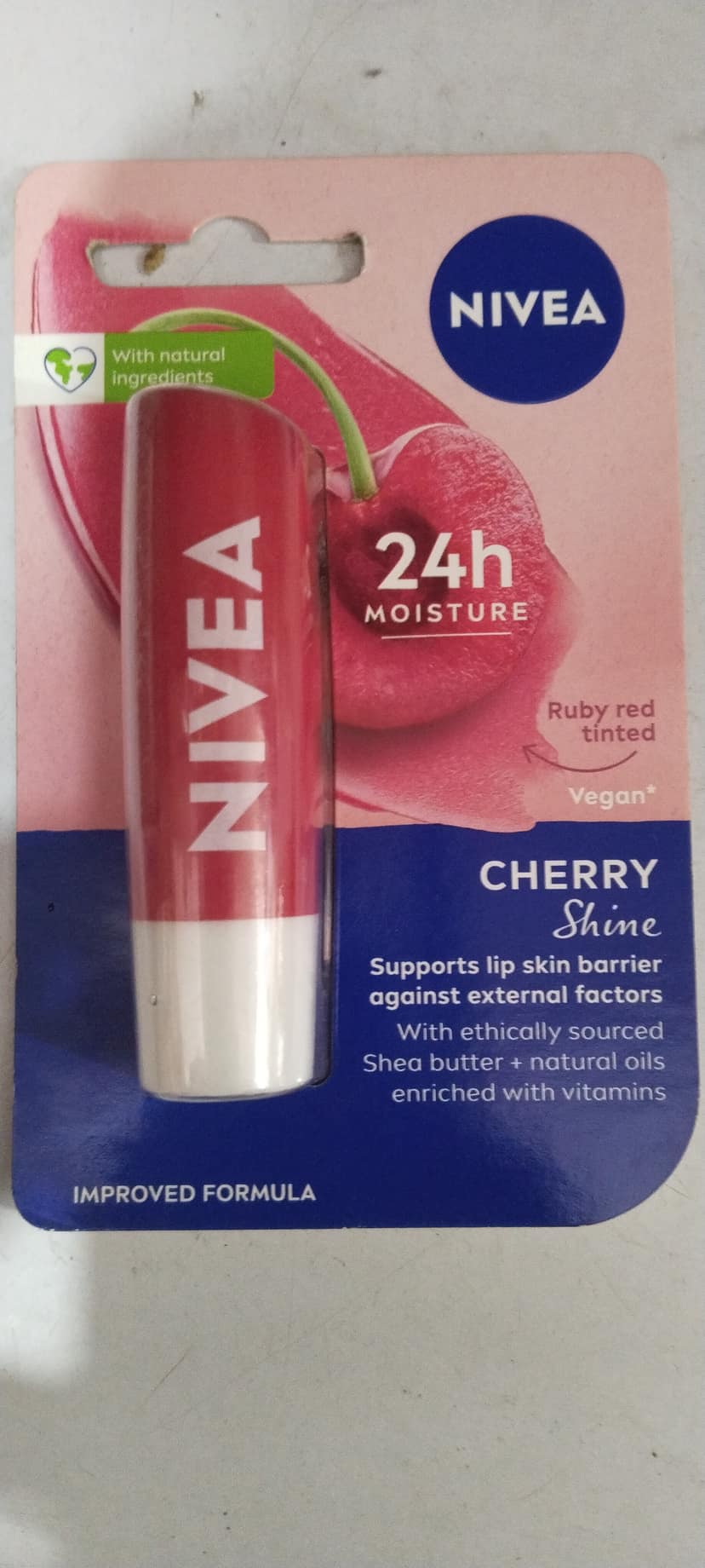 Nivea Cherry Shine 24h Moisture lipbalm