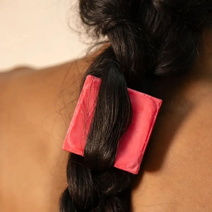 Bare Necessities Crans N’ Roses Hydrating Shampoo Bar for Dry Flaky Scalp view 2