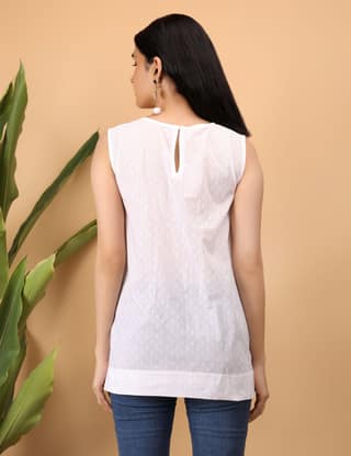 Shwet Women White Chikankari Sleevless Top