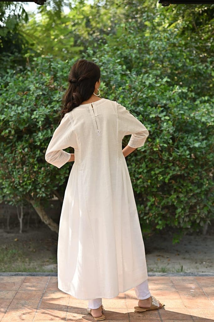 Jasmine Sindhi Hand Embroidered Cotton Kimono Sleeve Kurta view 7