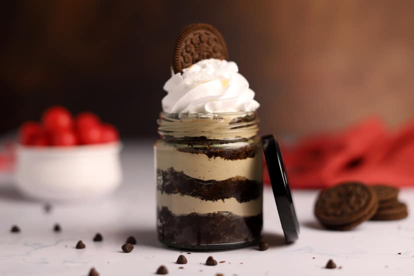 Chocolate oreo jar cake