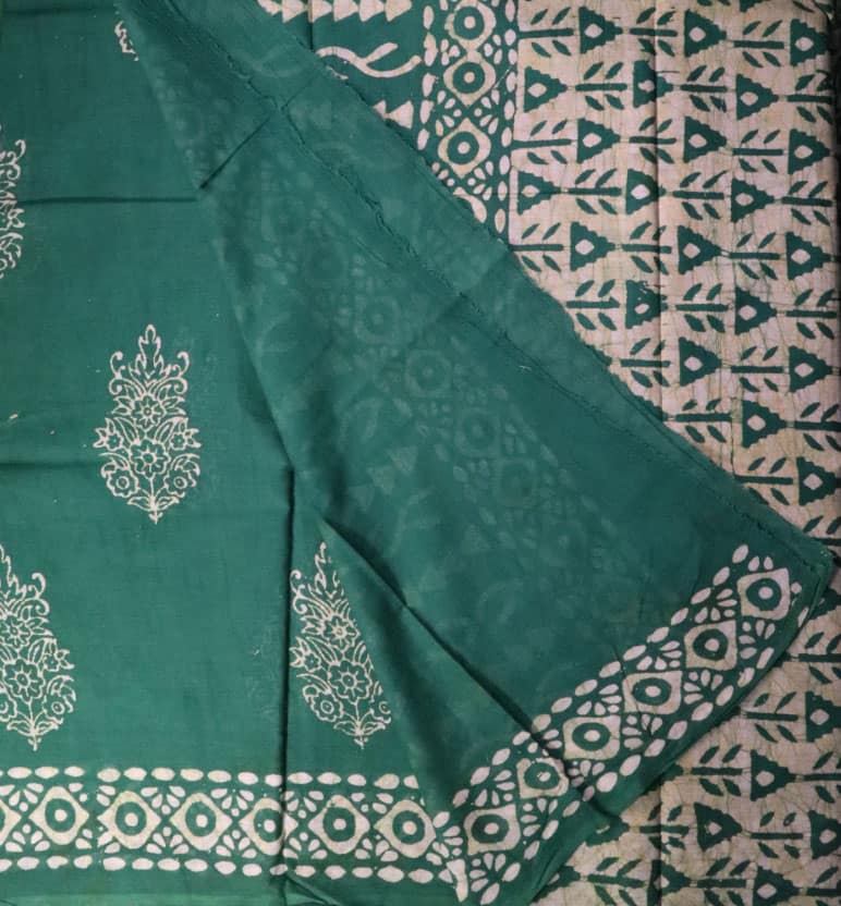 Handcrafted Batik Print Cotton Saree with Blouse Piece view 4