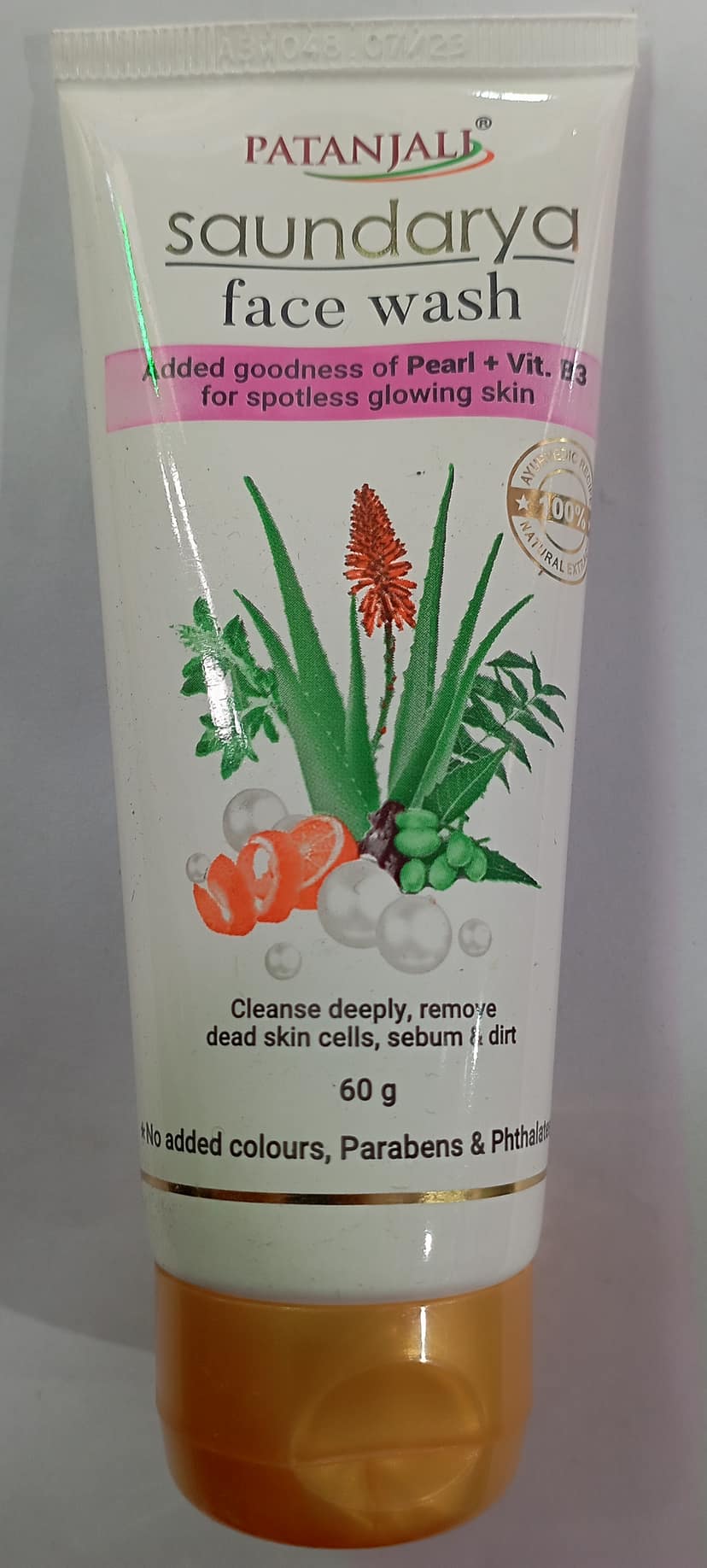 Patanjali saundarya face wash added goodness off pearl + vit B.3 glowing skin 60 g