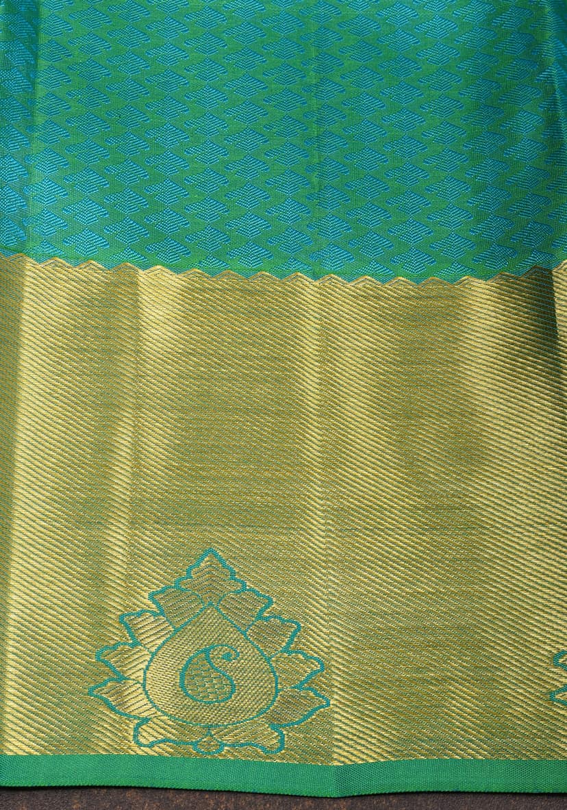 Green Dual Tone Patola Design Brocade Kanjivaram Silk saree with Antique Gold Zari | SILK MARK CERTIFIED view 7