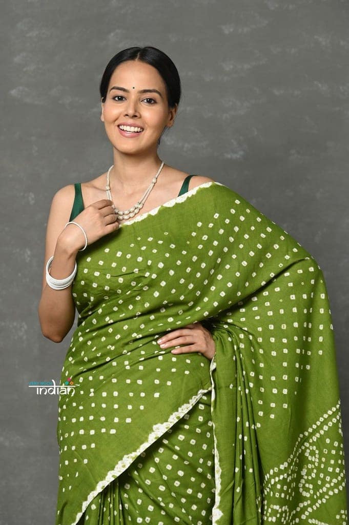 Tyohaar ~ Handmade Bandhani Pure Cotton Handloom Saree - Leaf Green view 4