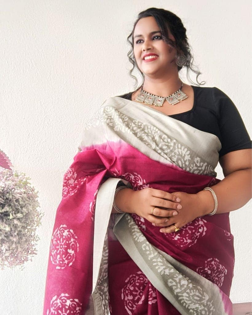 Slub Linen Batik Print Saree Red & Grey Color with running blouse-6025