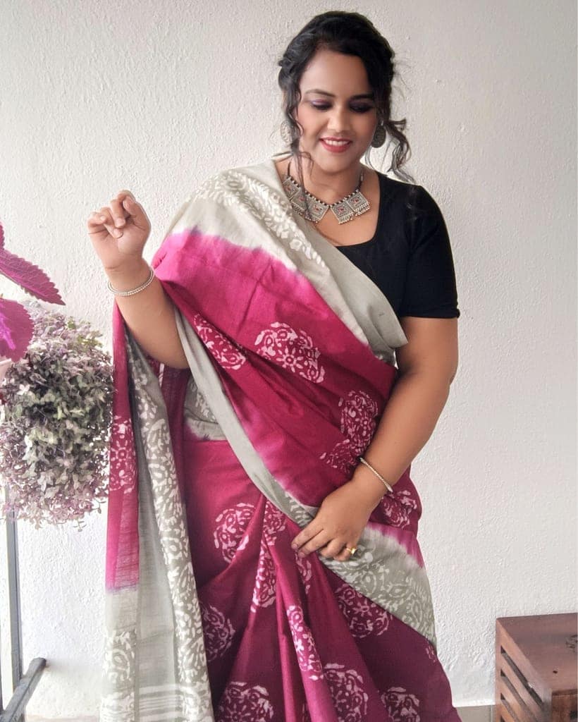 Slub Linen Batik Print Saree Red & Grey Color with running blouse-6025 view 2