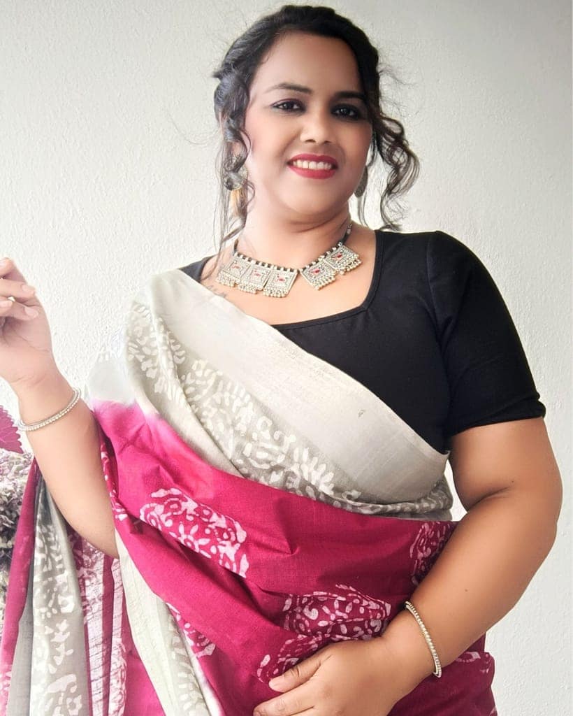 Slub Linen Batik Print Saree Red & Grey Color with running blouse-6025 view 3