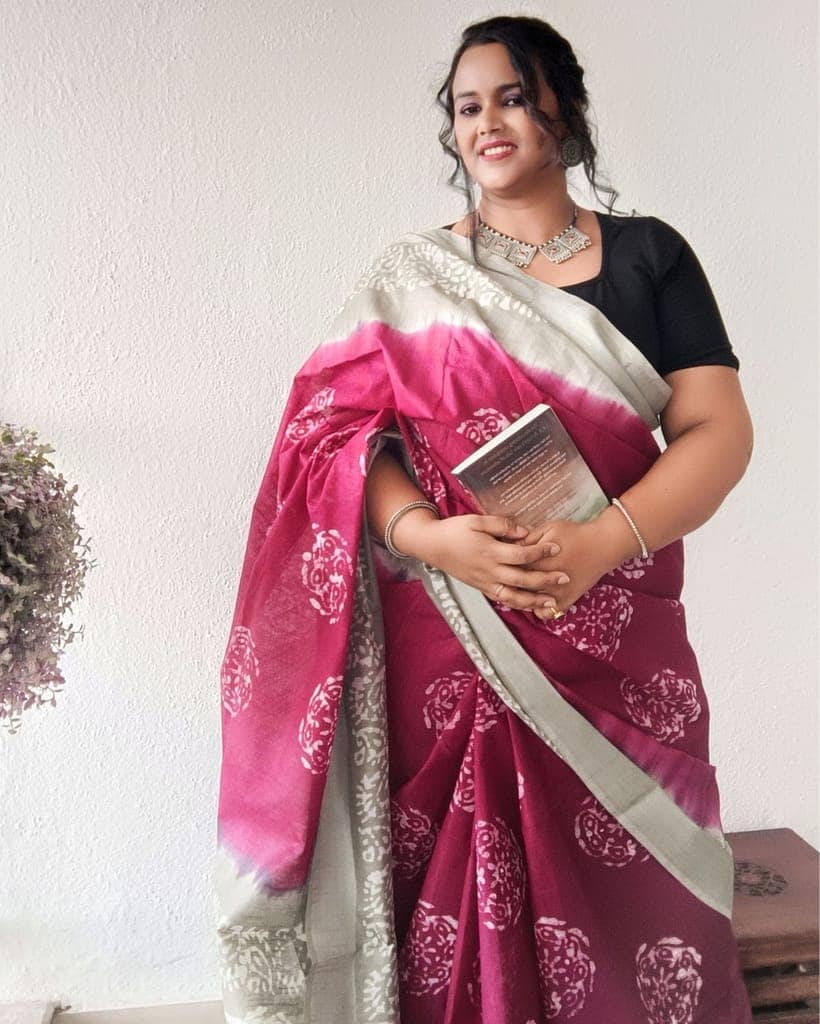 Slub Linen Batik Print Saree Red & Grey Color with running blouse-6025 view 5