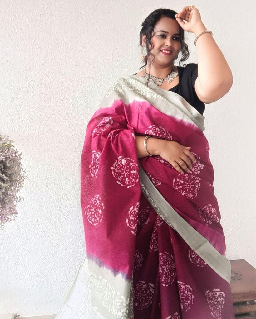 Slub Linen Batik Print Saree Red & Grey Color with running blouse-6025 view 6