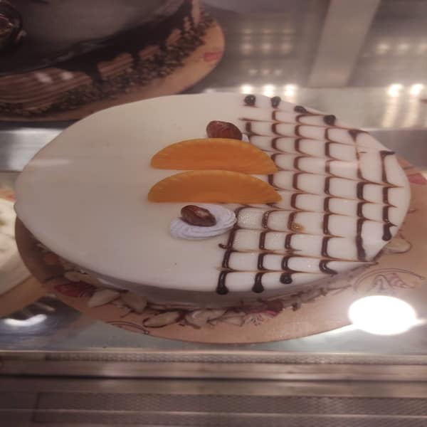 Monginis Crunchy Almond Cake 500 Gms