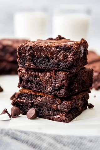 Brownie with chocolate sauce