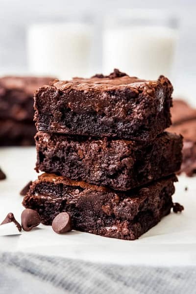 Brownie with chocolate sauce
