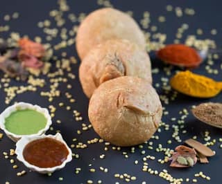 KHASTA KACHORI