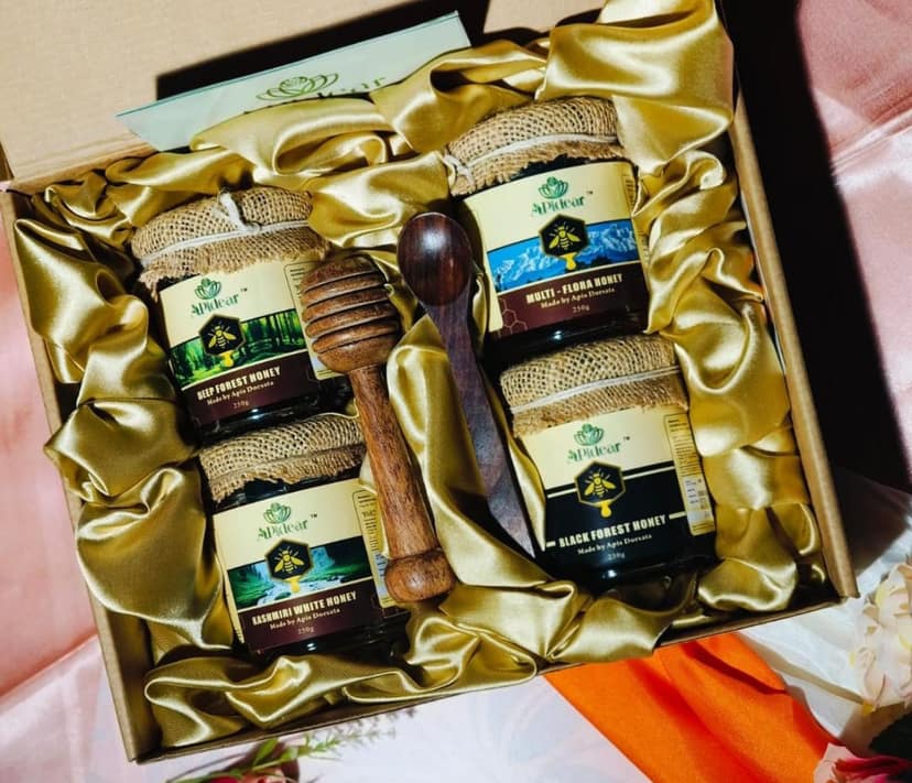 Gift Hamper 4 Set Of Honey. view 2