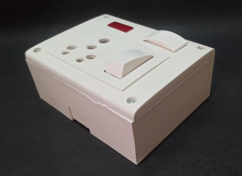 16A 1 Socket & 1 Switch Extension Box with Indicator, 6A Plug & 15 Meter Wire view 2
