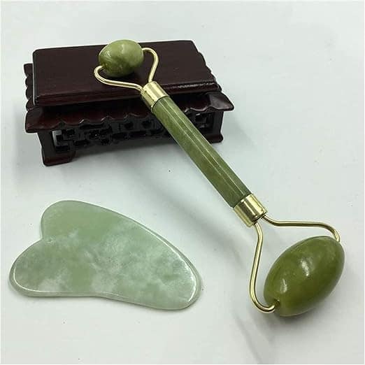 Fizix Facial Massager Jade Roller with Natural Himalayan Stone Fizix Facial Massager Jade Roller with Natural Himalayan Stone - Green