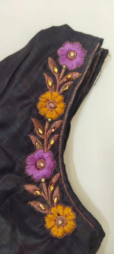 computer embroidery blouse view 2